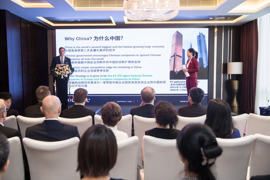 Kolster_Kolsterin toimitusjohtaja Timo Helosuo sekä IPR-asiantuntija ja kehityspäällikkö Zhangping Wu kertoivat Shenzenin toimiston avajaisissa Kolsterin pitkästä ja monipuolisesta Kiina-yhteistyöstä.china_opening2