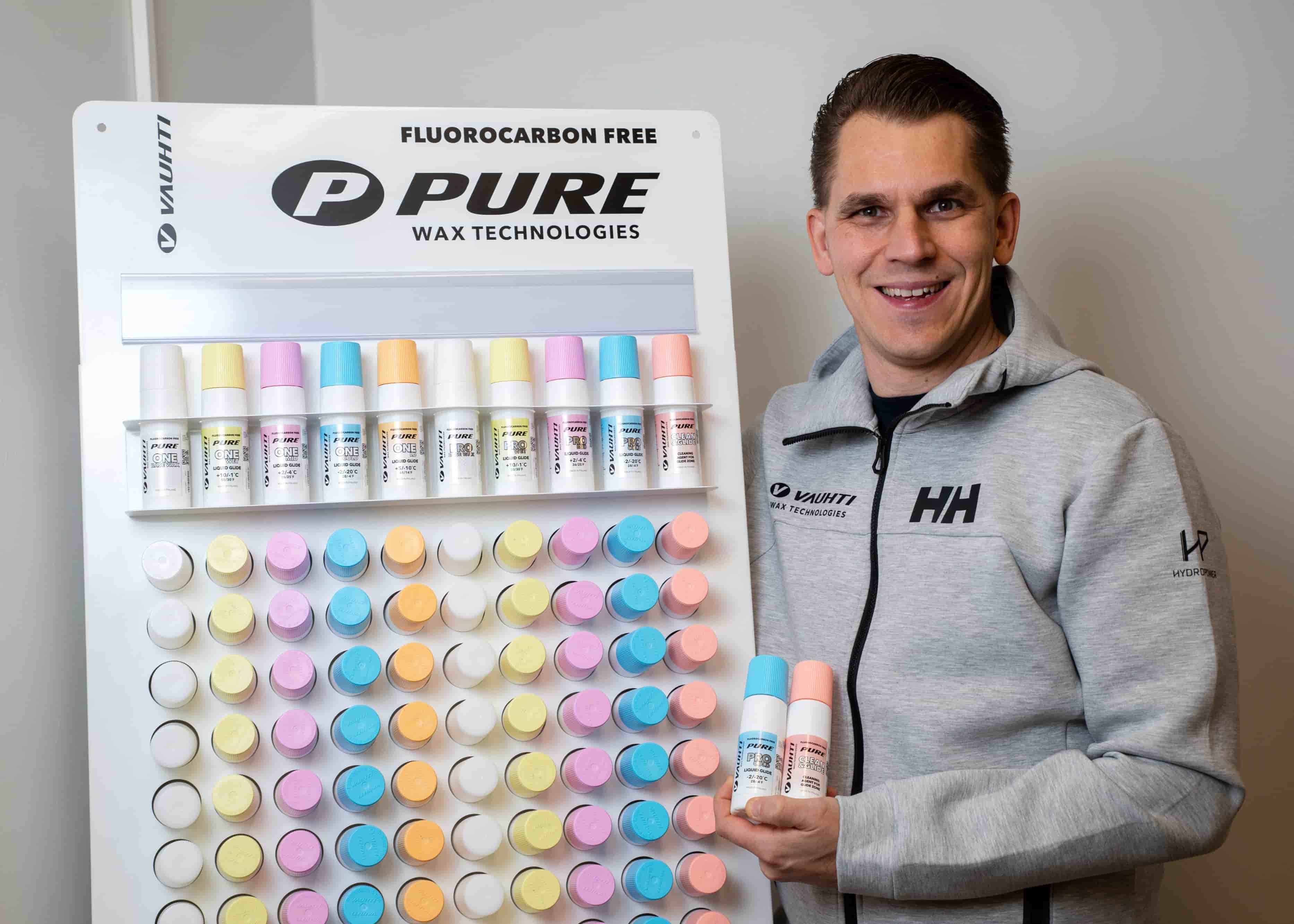 Vauhti Speedin Esa Puukilainen kehitti fluorittomat suksivoiteet. Patenttihakemus vireillä!